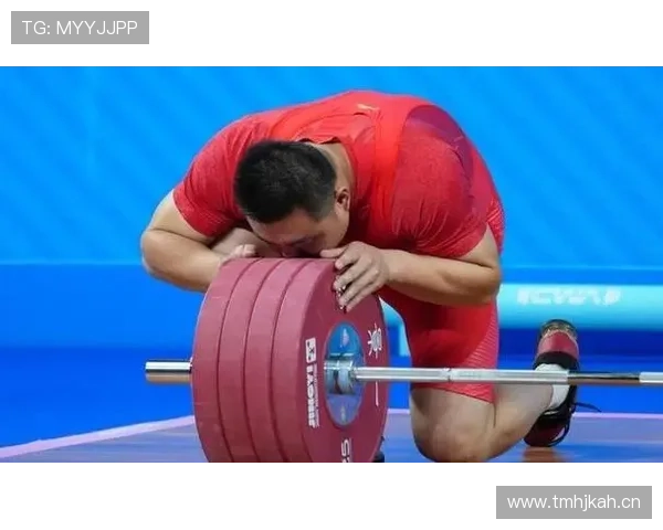 石智勇穿西装走球场那一刻，我还以为他要开发布会呢！