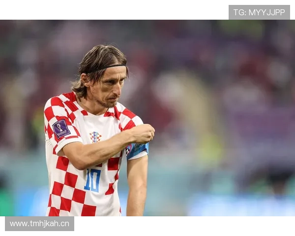 莫德里奇高位压迫下的抗压出球能力解析