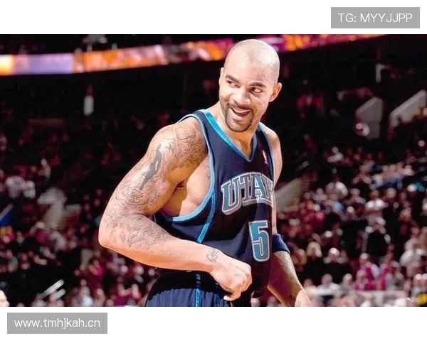 卡洛斯·布泽尔内线强攻提升篮板效率显著领先同期大前锋